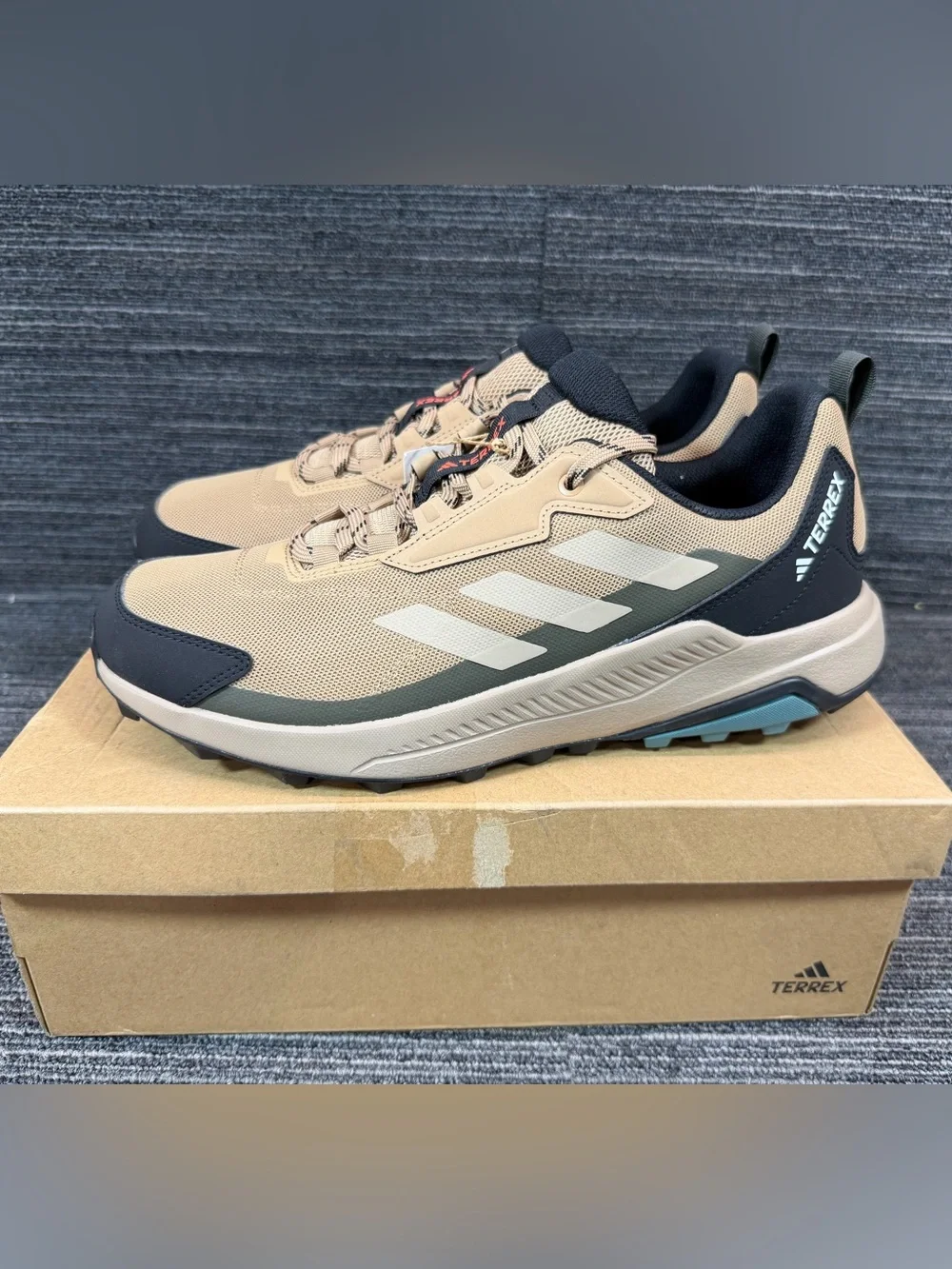 Adidas Terrex Anylander Hiking Cardboard/Blanch Cargo/Shadow Olive Mens 10.5 New